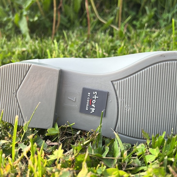 I am selling rain,summer, winter boots - Picture 5 of 5